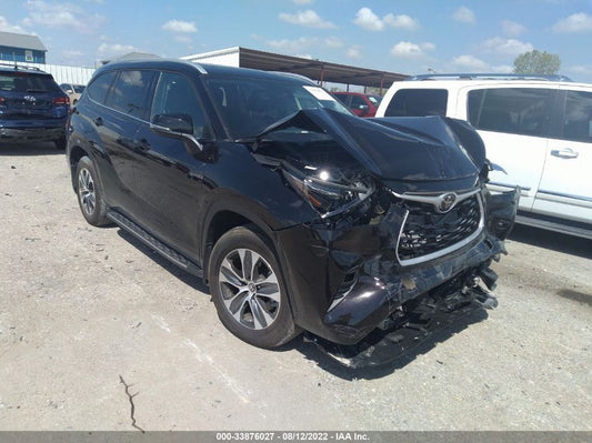 2022 TOYOTA HIGHLANDER XLE VIN: 5TDGZRAH7NS122727
