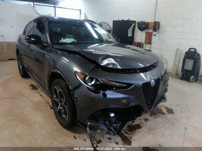 2022 ALFA ROMEO STELVIO VELOCE VIN: ZASPAKBN5N7D37155