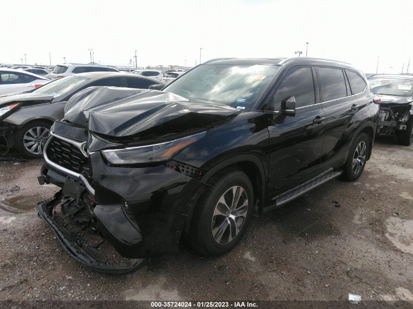 2022 TOYOTA HIGHLANDER XLE VIN: 5TDGZRAH7NS130536