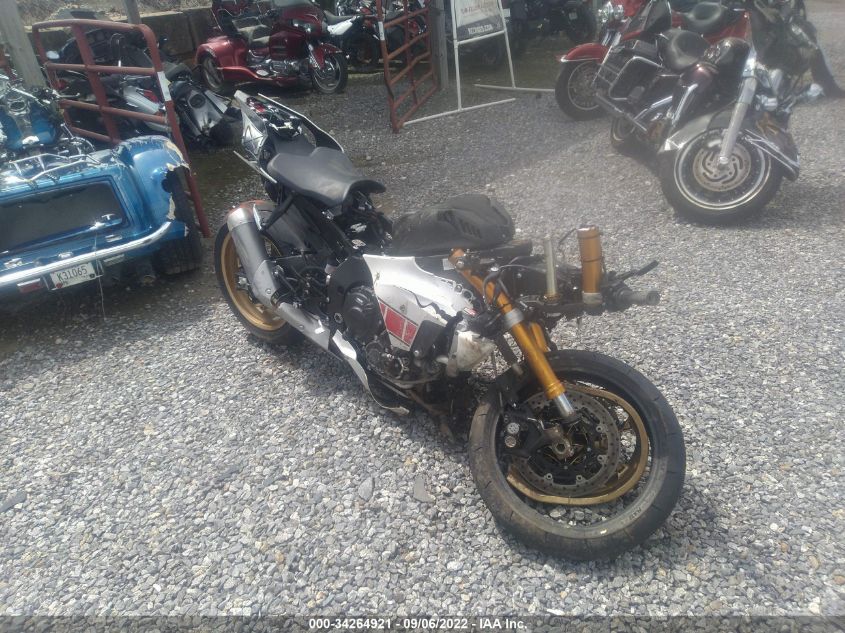 2022 YAMAHA YZFR1 VIN: JYARN66E8NA002199