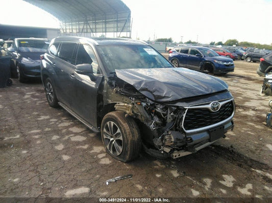 2021 TOYOTA HIGHLANDER XLE VIN: 5TDGZRAH1MS044878