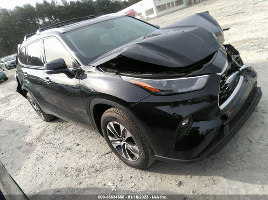 2022 TOYOTA HIGHLANDER XLE VIN: 5TDHZRAHXNS096581