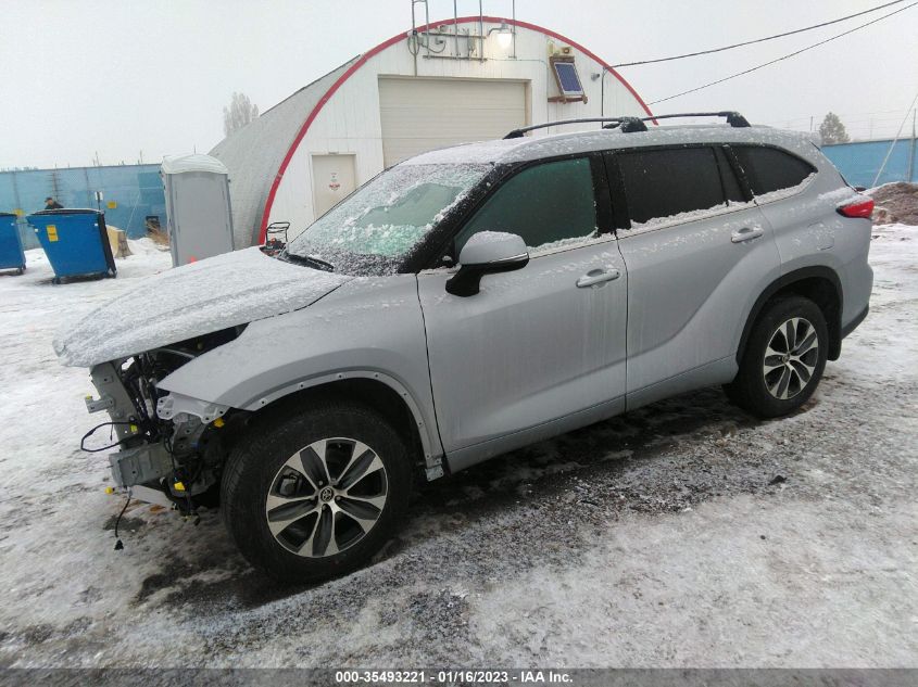 2022 TOYOTA HIGHLANDER XLE VIN: 5TDGZRBH2NS591819