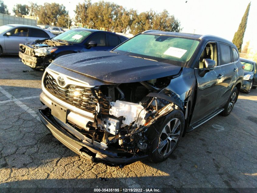 2022 TOYOTA HIGHLANDER XLE VIN: 5TDGZRAH1NS141712