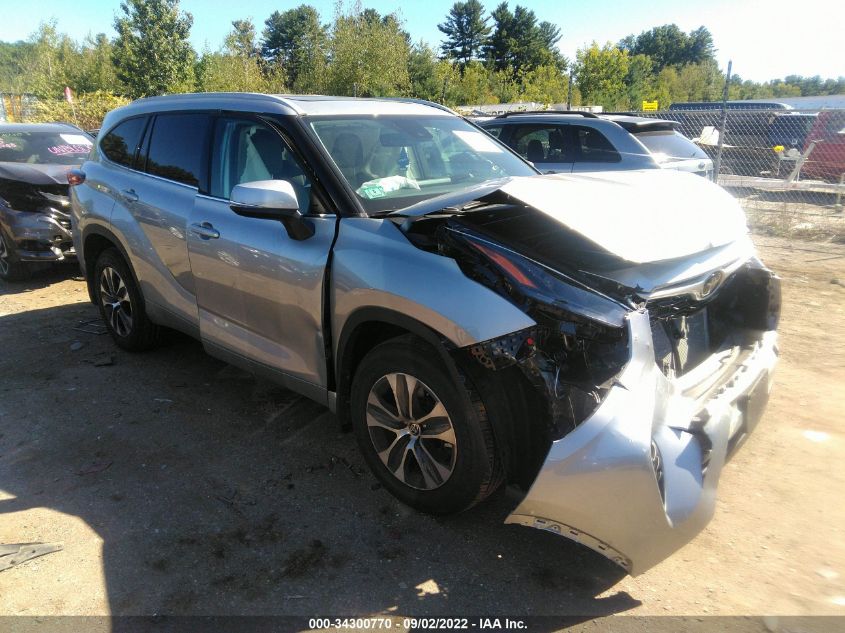 2022 TOYOTA HIGHLANDER XLE VIN: 5TDGZRBH3NS218286