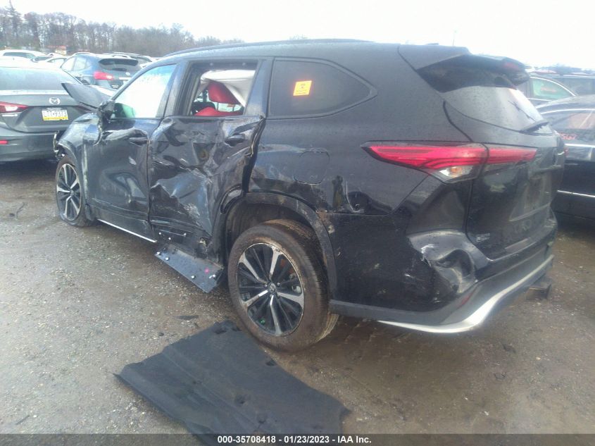 2022 TOYOTA HIGHLANDER XSE VIN: 5TDLZRBH8NS207217