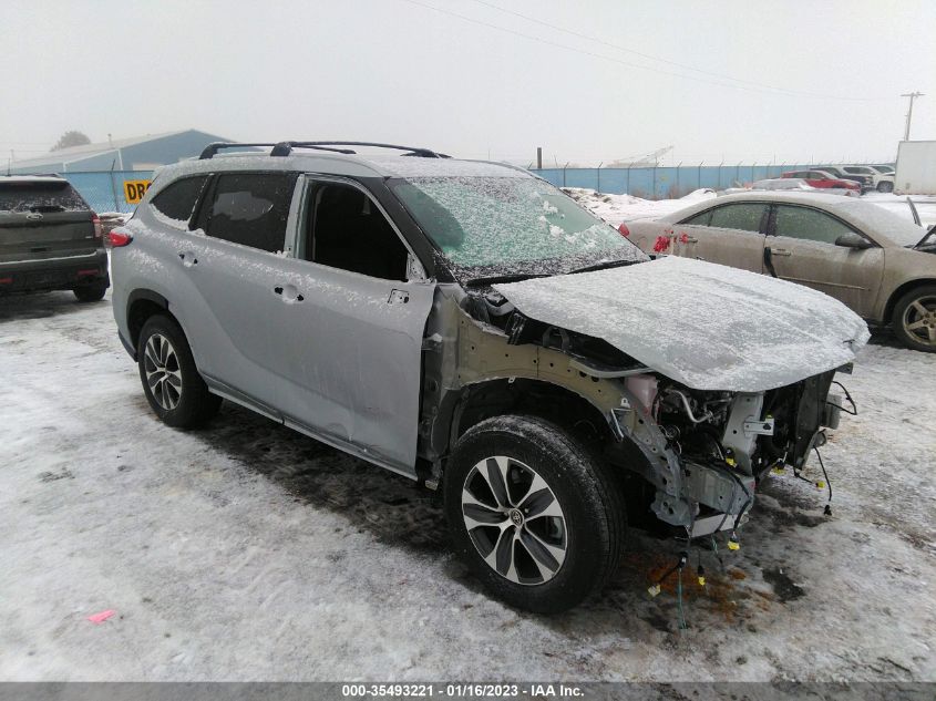 2022 TOYOTA HIGHLANDER XLE VIN: 5TDGZRBH2NS591819