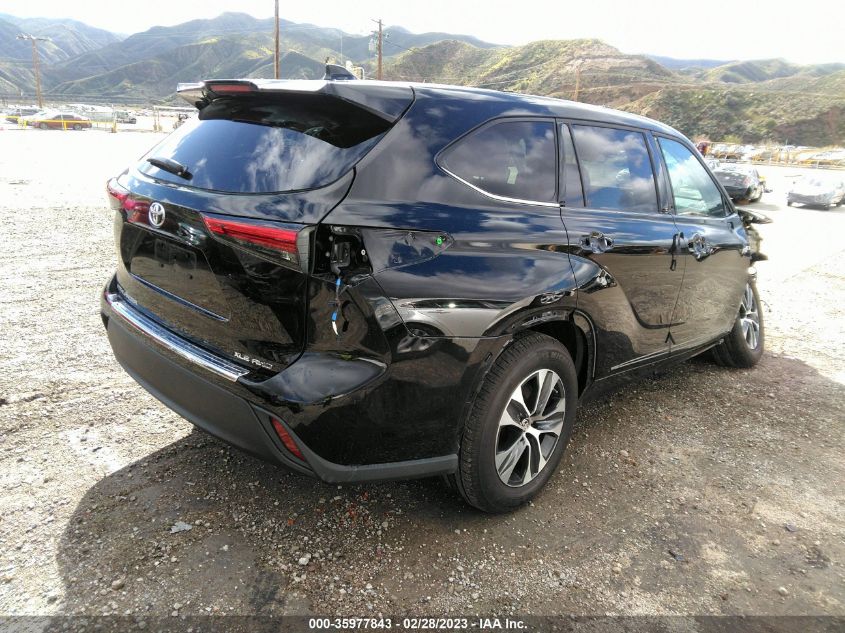 2022 TOYOTA HIGHLANDER XLE VIN: 5TDHZRBHXNS593399