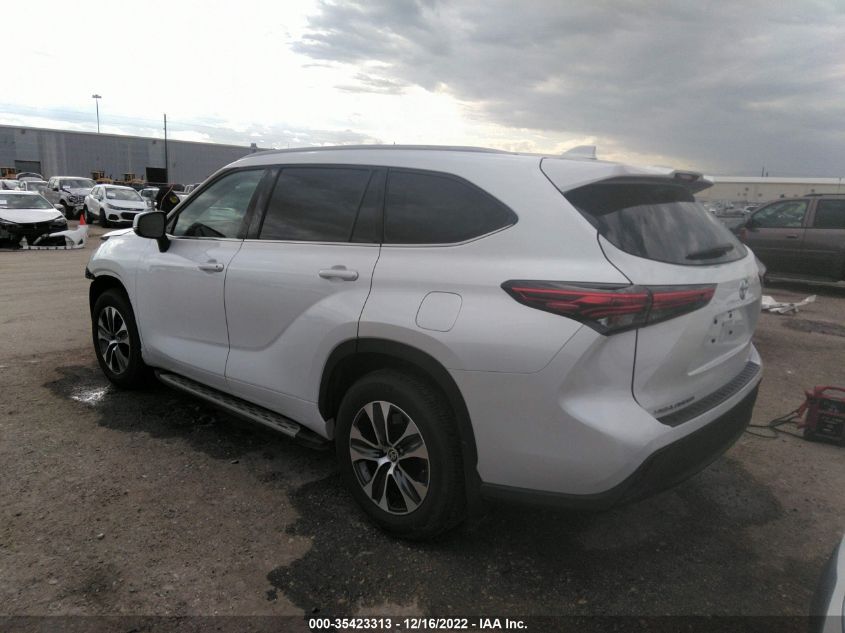 2022 TOYOTA HIGHLANDER XLE VIN: 5TDGZRAHXNS130238