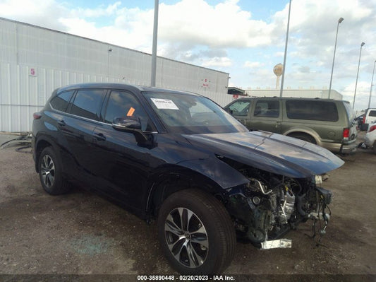 2022 TOYOTA HIGHLANDER XLE VIN: 5TDGZRBH3NS585835