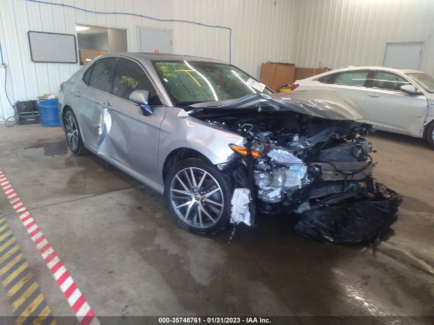 2022 TOYOTA CAMRY HYBRID XLE VIN: 4T1F31AK4NU577777