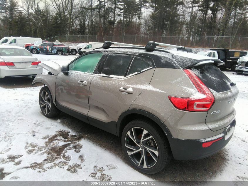 2022 VOLVO XC40 R-DESIGN VIN: YV4162UM4N2737108