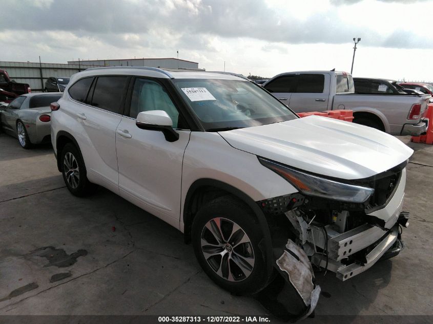 2021 TOYOTA HIGHLANDER XLE VIN: 5TDGZRAH2MS518725