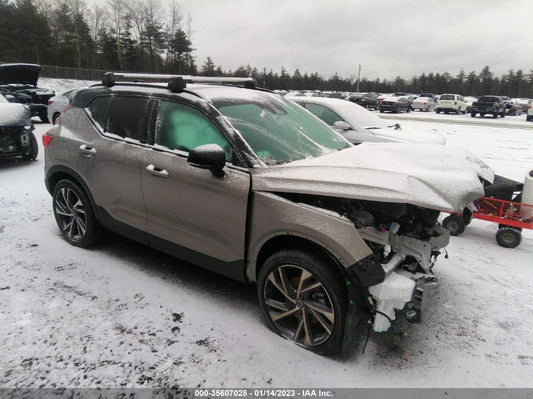 2022 VOLVO XC40 R-DESIGN VIN: YV4162UM4N2737108
