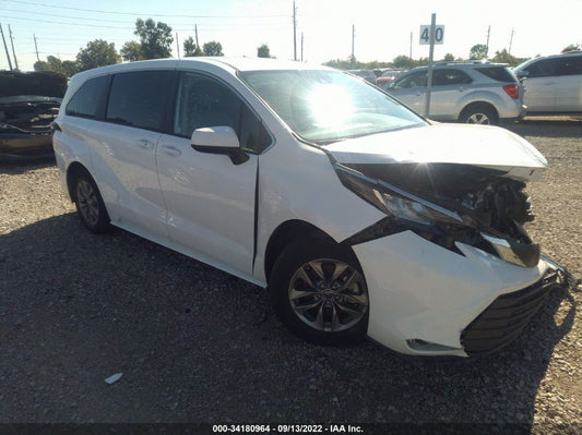 2022 TOYOTA SIENNA LE VIN: 5TDKRKEC4NS077021