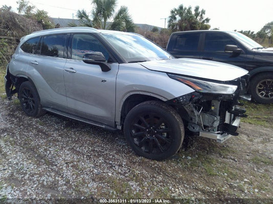 2022 TOYOTA HIGHLANDER XLE VIN: 5TDGZRAH8NS555666