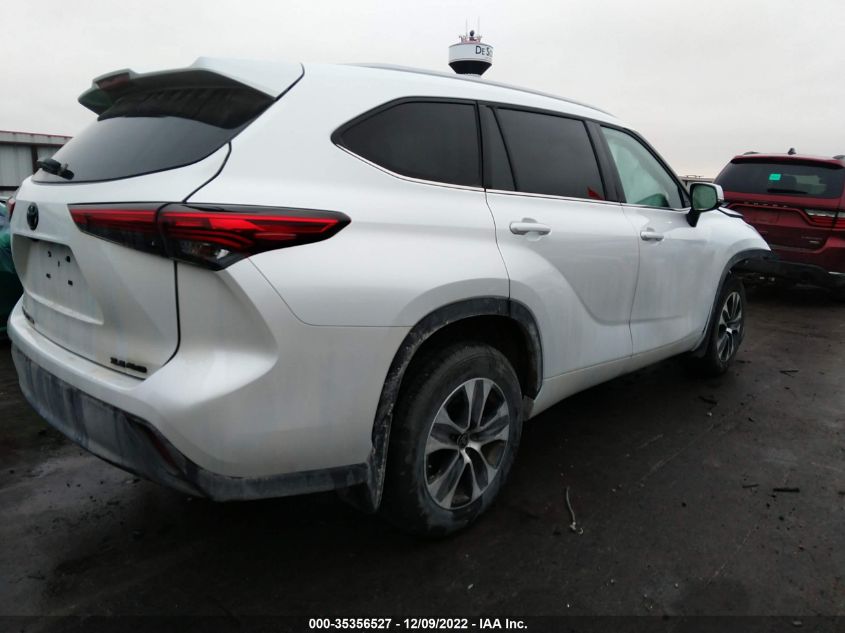 2022 TOYOTA HIGHLANDER XLE VIN: 5TDGZRBH9NS584589