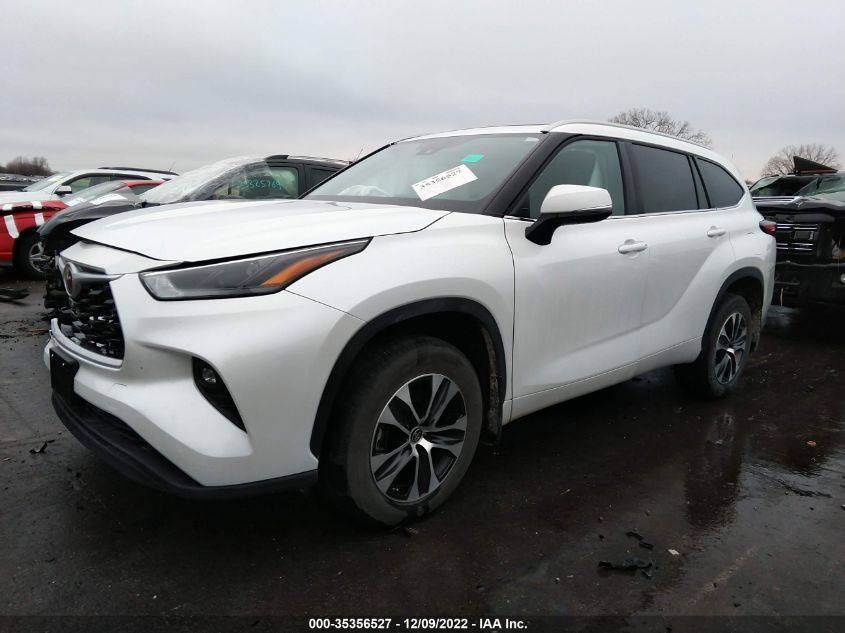 2022 TOYOTA HIGHLANDER XLE VIN: 5TDGZRBH9NS584589