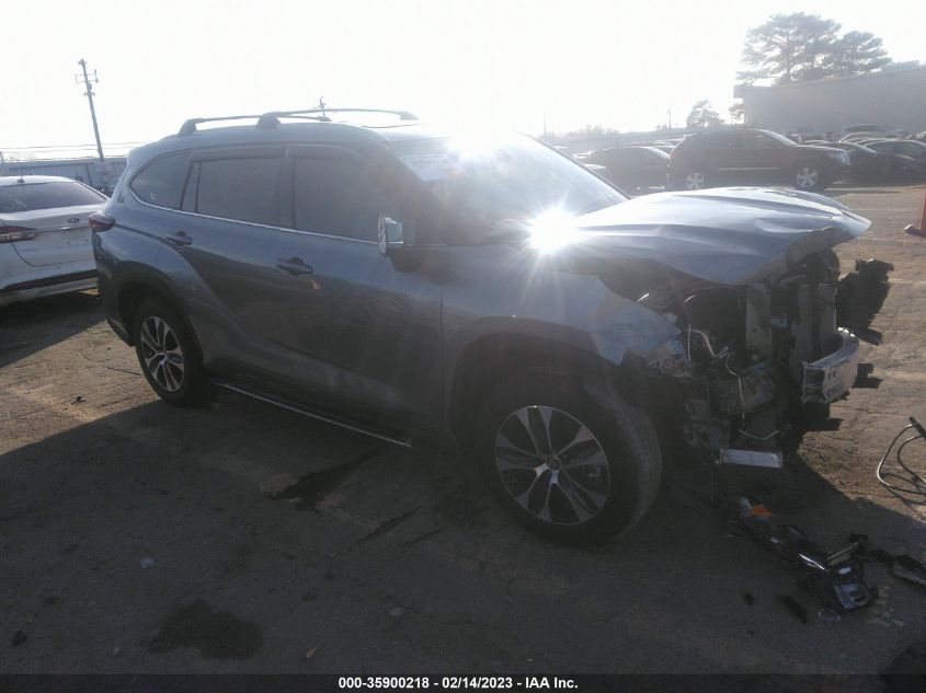 2022 TOYOTA HIGHLANDER XLE VIN: 5TDGZRAH1NS112761