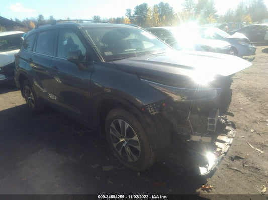 2021 TOYOTA HIGHLANDER XLE VIN: 5TDGZRBHXMS068921