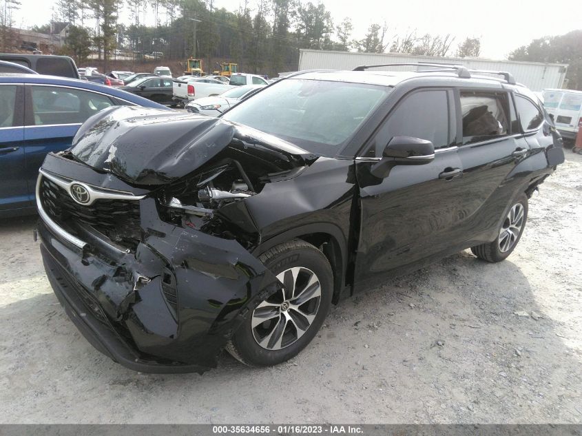 2022 TOYOTA HIGHLANDER XLE VIN: 5TDHZRAHXNS096581