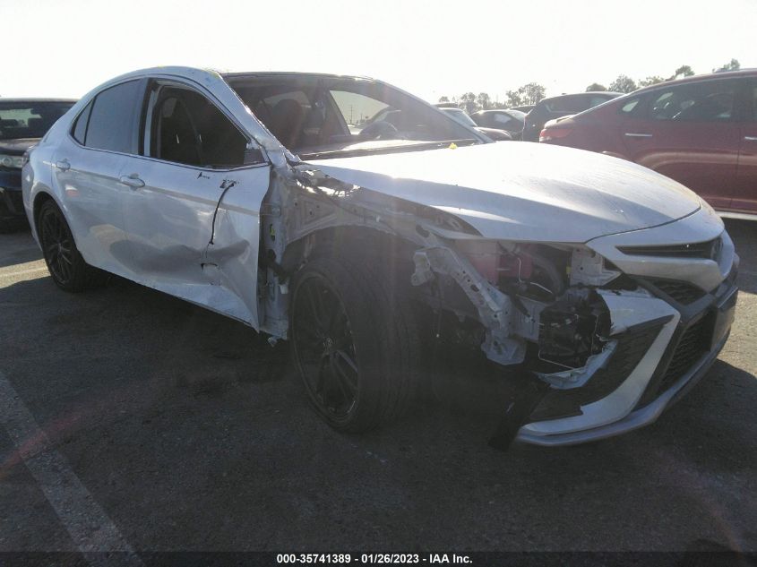 2022 TOYOTA CAMRY HYBRID XSE VIN: 4T1K31AK8NU575013