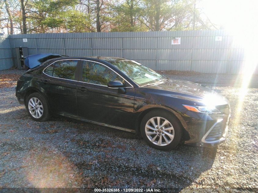 2022 TOYOTA CAMRY LE VIN: 4T1R11BK1NU055402