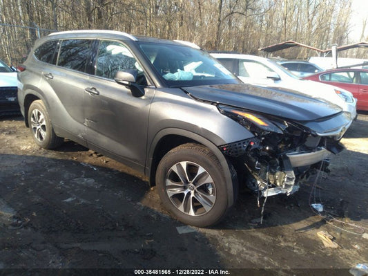 2022 TOYOTA HIGHLANDER XLE VIN: 5TDGZRBHXNS246473