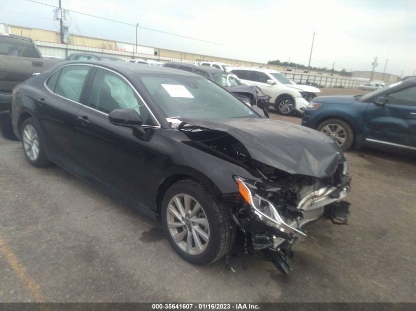 2022 TOYOTA CAMRY LE VIN: 4T1C11AK0NU653536