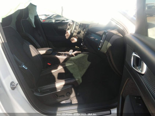 2022 VOLVO XC40 R-DESIGN VIN: YV4162UM4N2747542