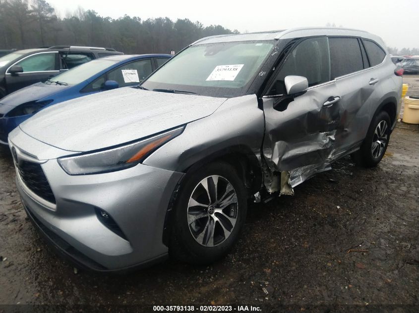 2022 TOYOTA HIGHLANDER XLE VIN: 5TDGZRAH9NS129579