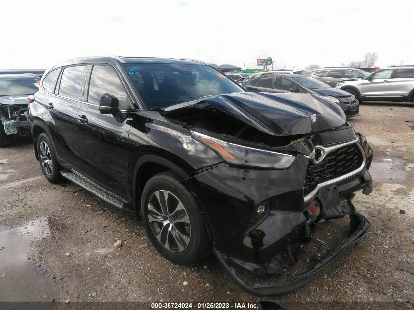 2022 TOYOTA HIGHLANDER XLE VIN: 5TDGZRAH7NS130536