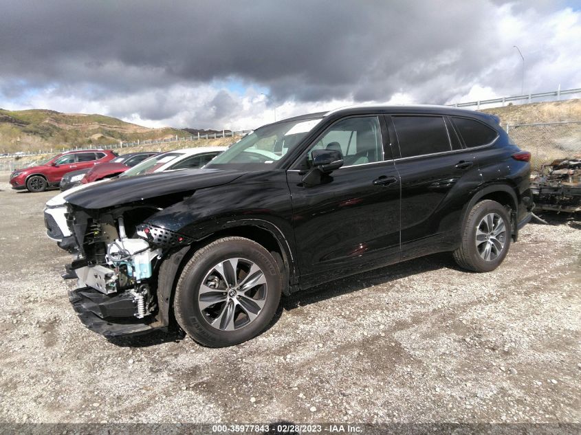 2022 TOYOTA HIGHLANDER XLE VIN: 5TDHZRBHXNS593399