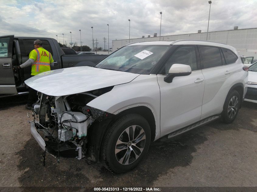 2022 TOYOTA HIGHLANDER XLE VIN: 5TDGZRAHXNS130238