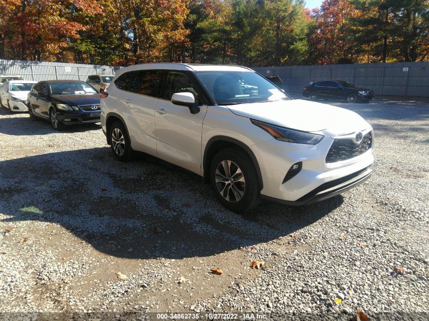 2022 TOYOTA HIGHLANDER XLE VIN: 5TDHZRBH7NS161353