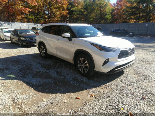 2022 TOYOTA HIGHLANDER XLE VIN: 5TDHZRBH7NS161353