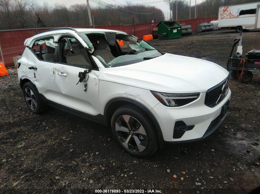 2023 VOLVO XC40 PLUS DARK THEME VIN: YV4L12UW7P2013747