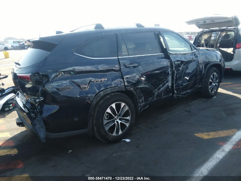 2022 TOYOTA HIGHLANDER XLE VIN: 5TDHZRBHXNS228074