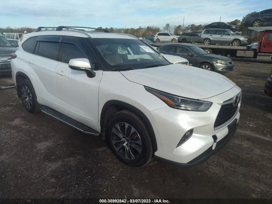 2022 TOYOTA HIGHLANDER XLE VIN: 5TDGZRBH8NS580002