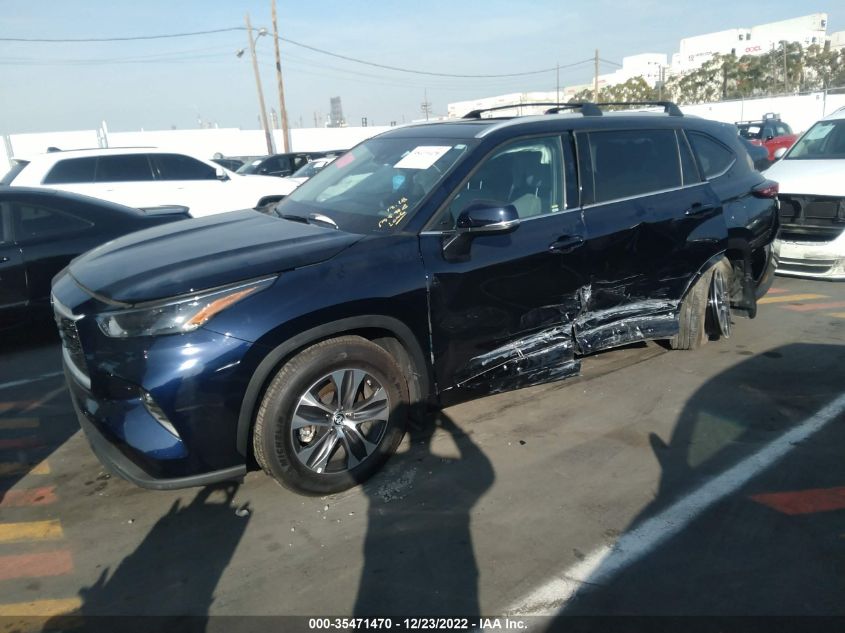 2022 TOYOTA HIGHLANDER XLE VIN: 5TDHZRBHXNS228074