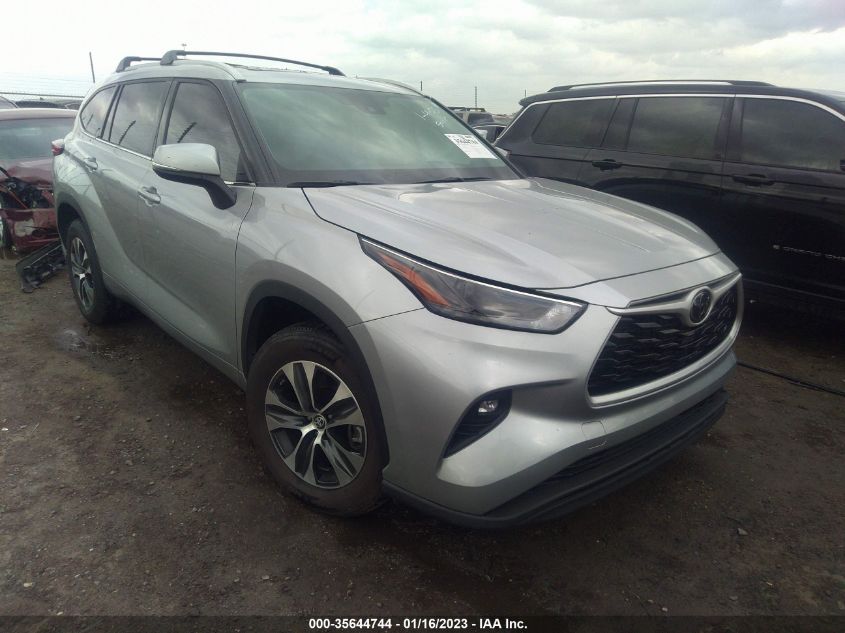 2022 TOYOTA HIGHLANDER XLE VIN: 5TDGZRAH4NS546494