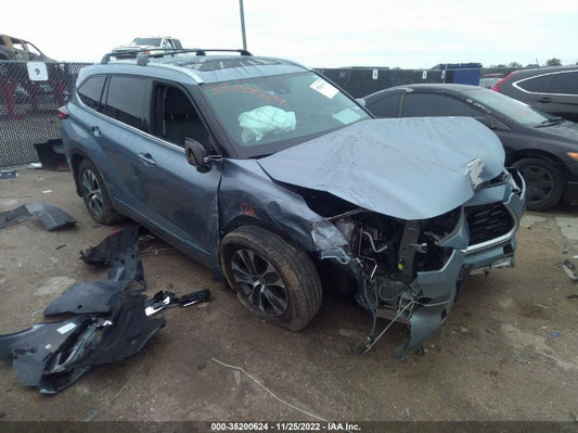 2022 TOYOTA HIGHLANDER XLE VIN: 5TDGZRBH1NS213653