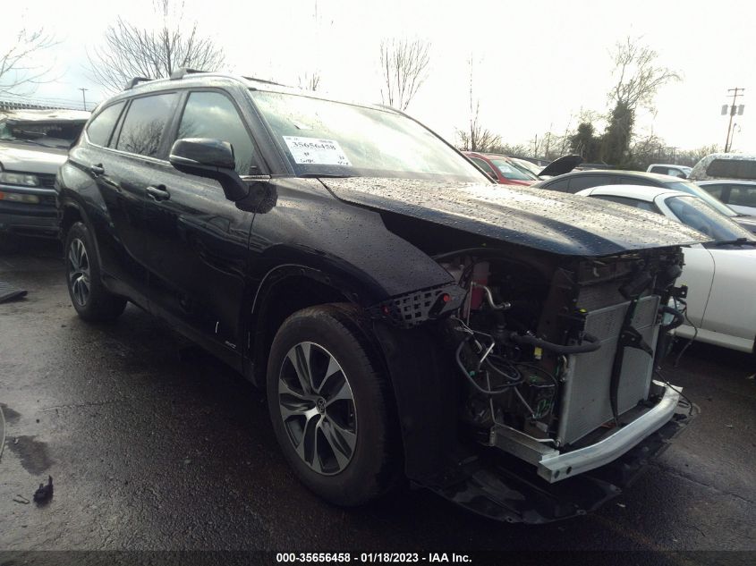 2022 TOYOTA HIGHLANDER HYBRID XLE VIN: 5TDGBRCH9NS551787