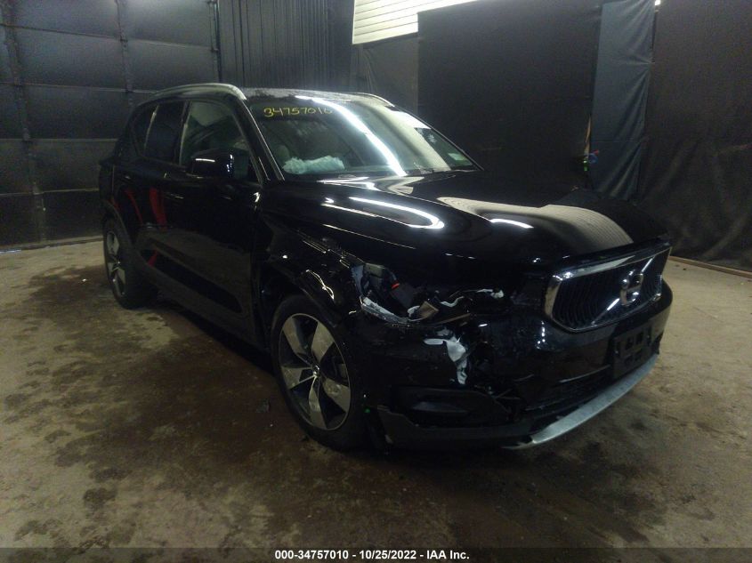 2022 VOLVO XC40 MOMENTUM VIN: YV4162UK4N2661100