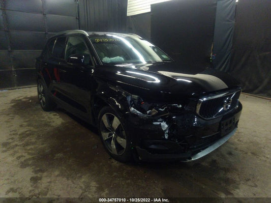 2022 VOLVO XC40 MOMENTUM VIN: YV4162UK4N2661100