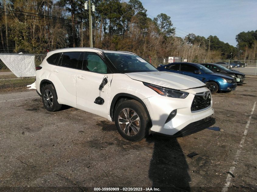 2022 TOYOTA HIGHLANDER XLE VIN: 5TDHZRAH6NS095234