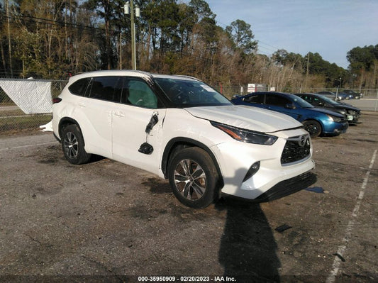 2022 TOYOTA HIGHLANDER XLE VIN: 5TDHZRAH6NS095234