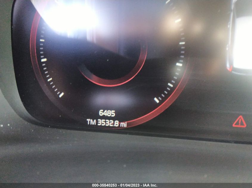 2022 VOLVO XC40 R-DESIGN VIN: YV4162UM4N2747542