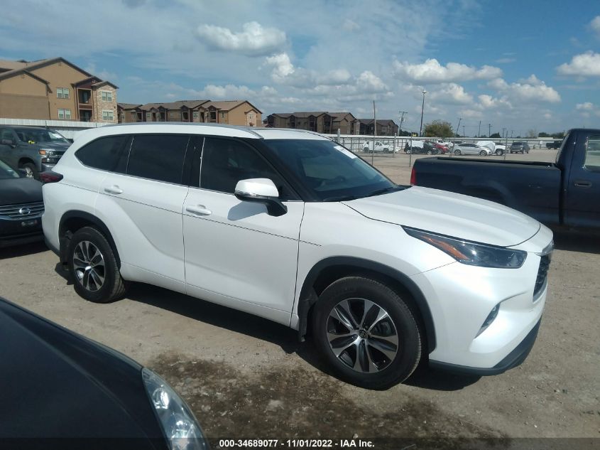 2022 TOYOTA HIGHLANDER XLE VIN: 5TDGZRAH1NS092527