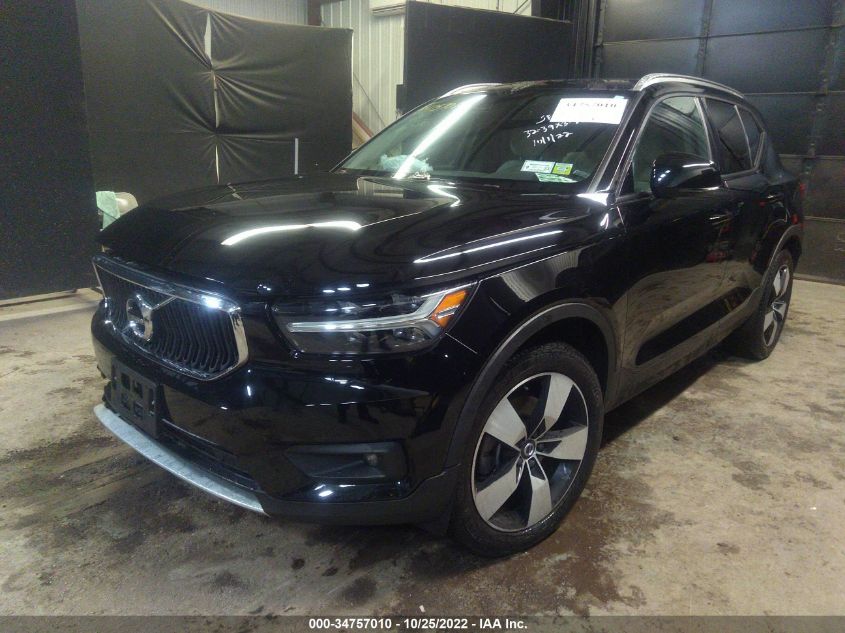 2022 VOLVO XC40 MOMENTUM VIN: YV4162UK4N2661100